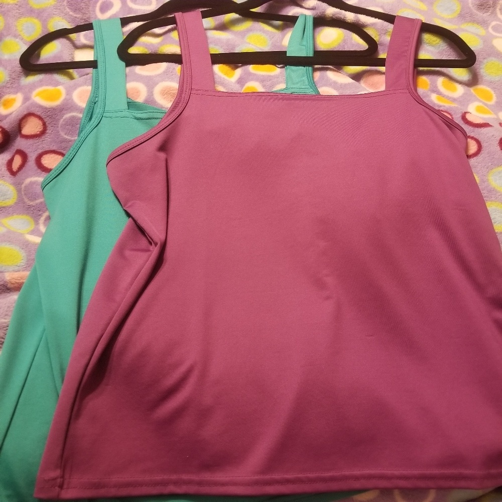 🎀 LOT 🎀 of 2 tops. Womens.